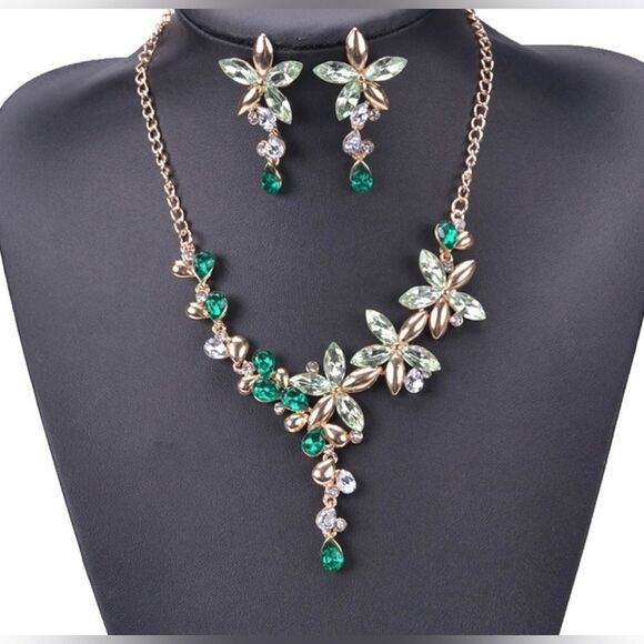 ❇️ New rhinestone bib statement necklace & earrings set ❇️ - Picture 1 of 4